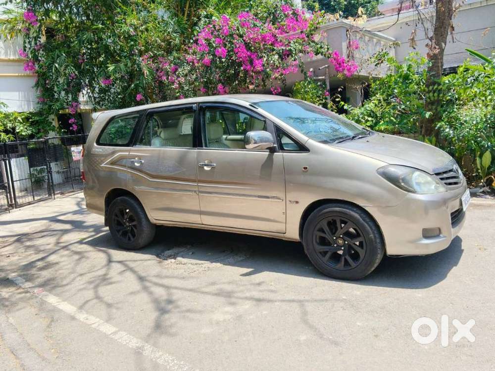 Toyota Innova 2004-2011 2.5 V Diesel 8-seater, 2010, Diesel