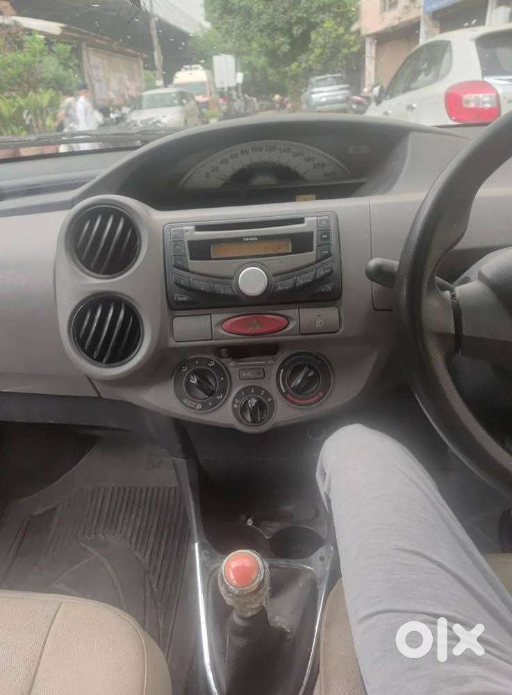 Toyota Etios Liva 2011-2012 G, 2011, Petrol