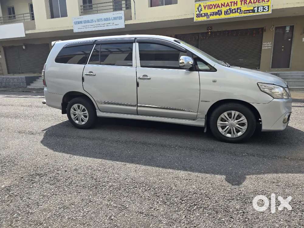 Toyota Innova 2012