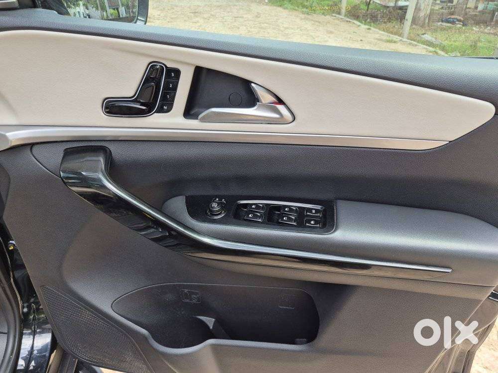 Mahindra Xuv700 2.2 Ax 7 Diesel At Str, 2024, Diesel