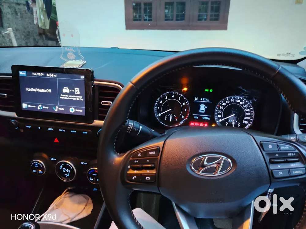 Hyundai Venue 2021 Petrol 12800 Km Driven