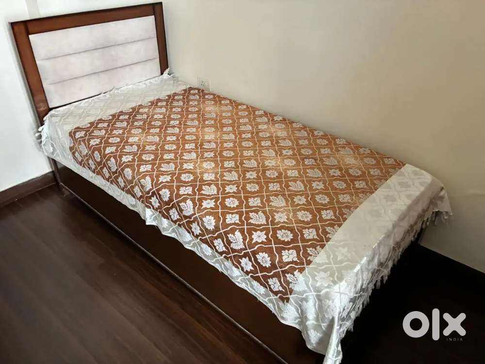 Almost new bed