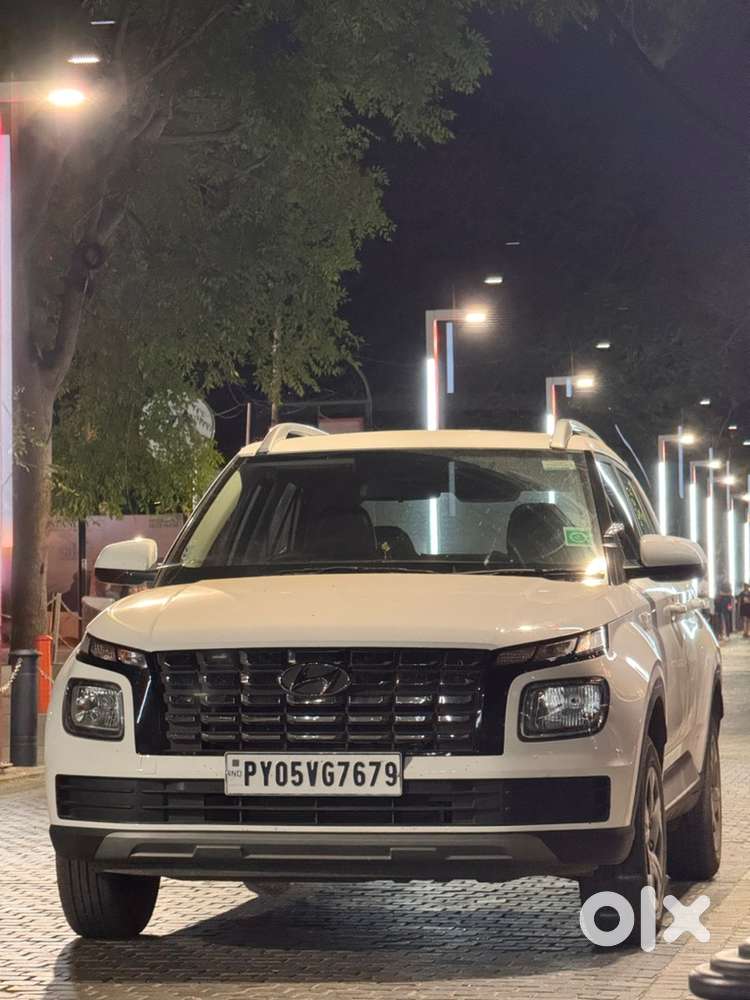 Hyundai Venue 2025 Petrol Well Maintained