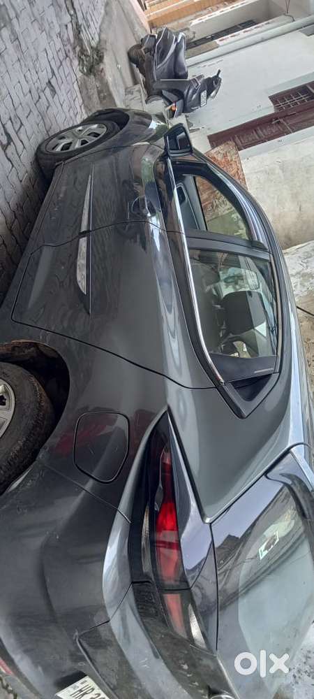 Tata Altroz 2021 Petrol Well Maintained With Outside Cng