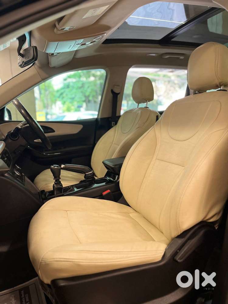 Mahindra Xuv700 2.0 Ax 3 Petrol Mt 5 Str, 2022, Petrol