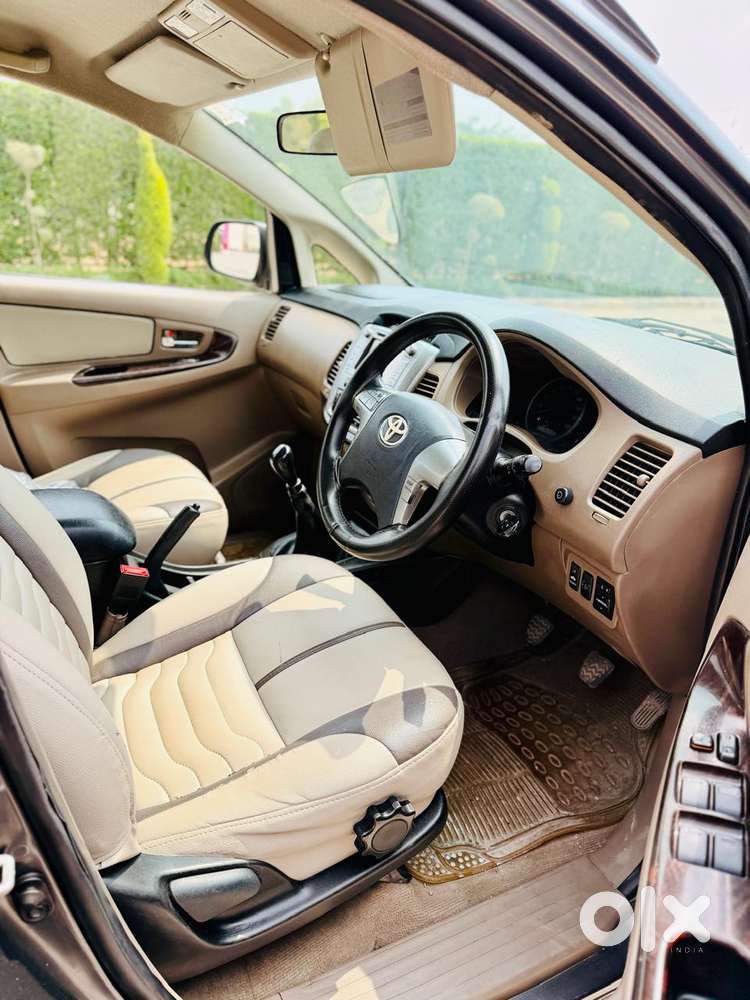 Toyota Innova 2.5 V 8 Str, 2015, Diesel
