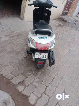 Second hand scooty discount in good condition