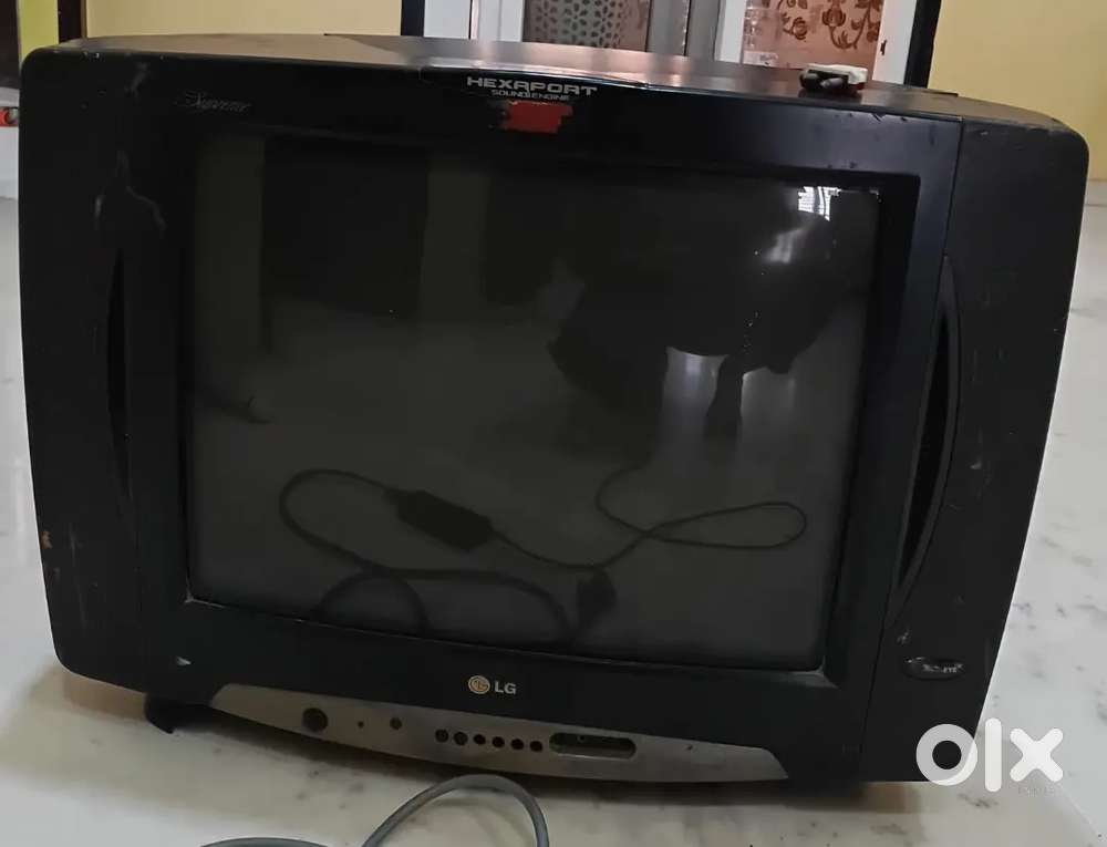 L G crt T v