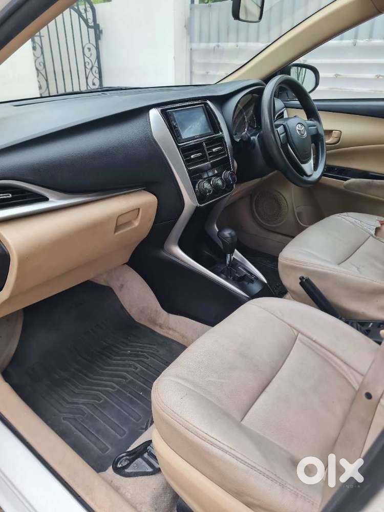 Toyota Yaris J Cvt, 2019, Petrol