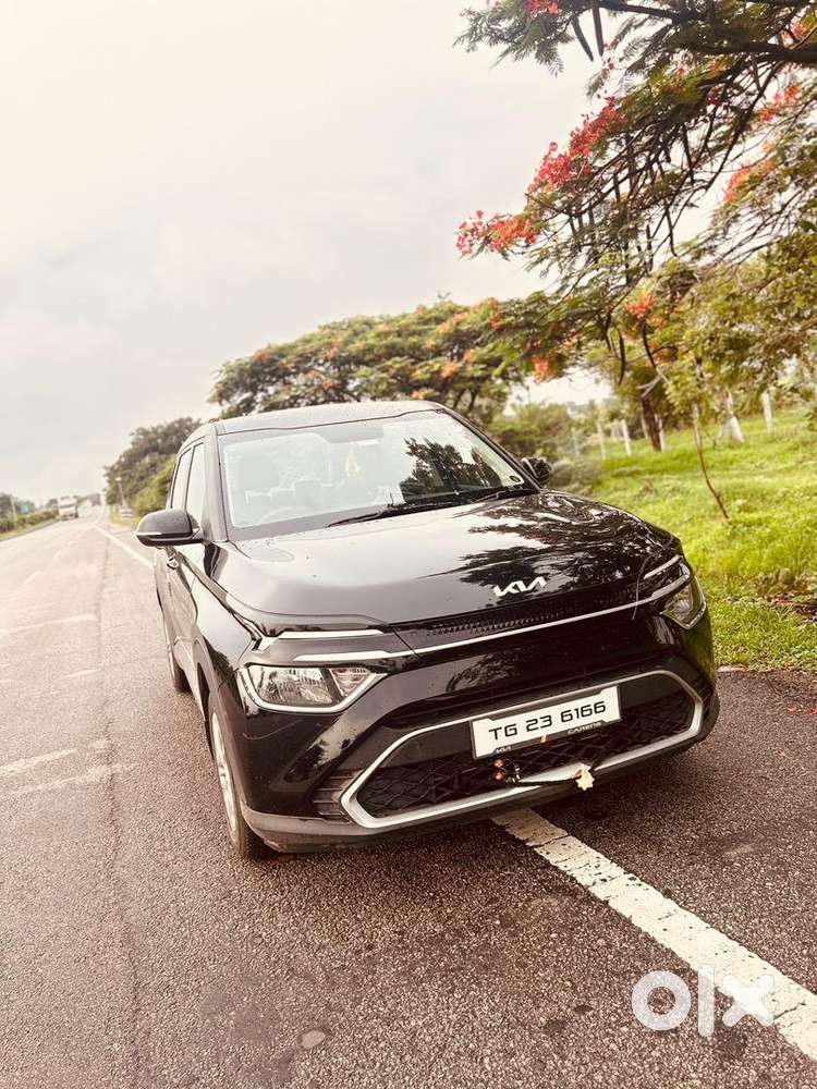 Kia Carens 2025 Petrol Well Maintained