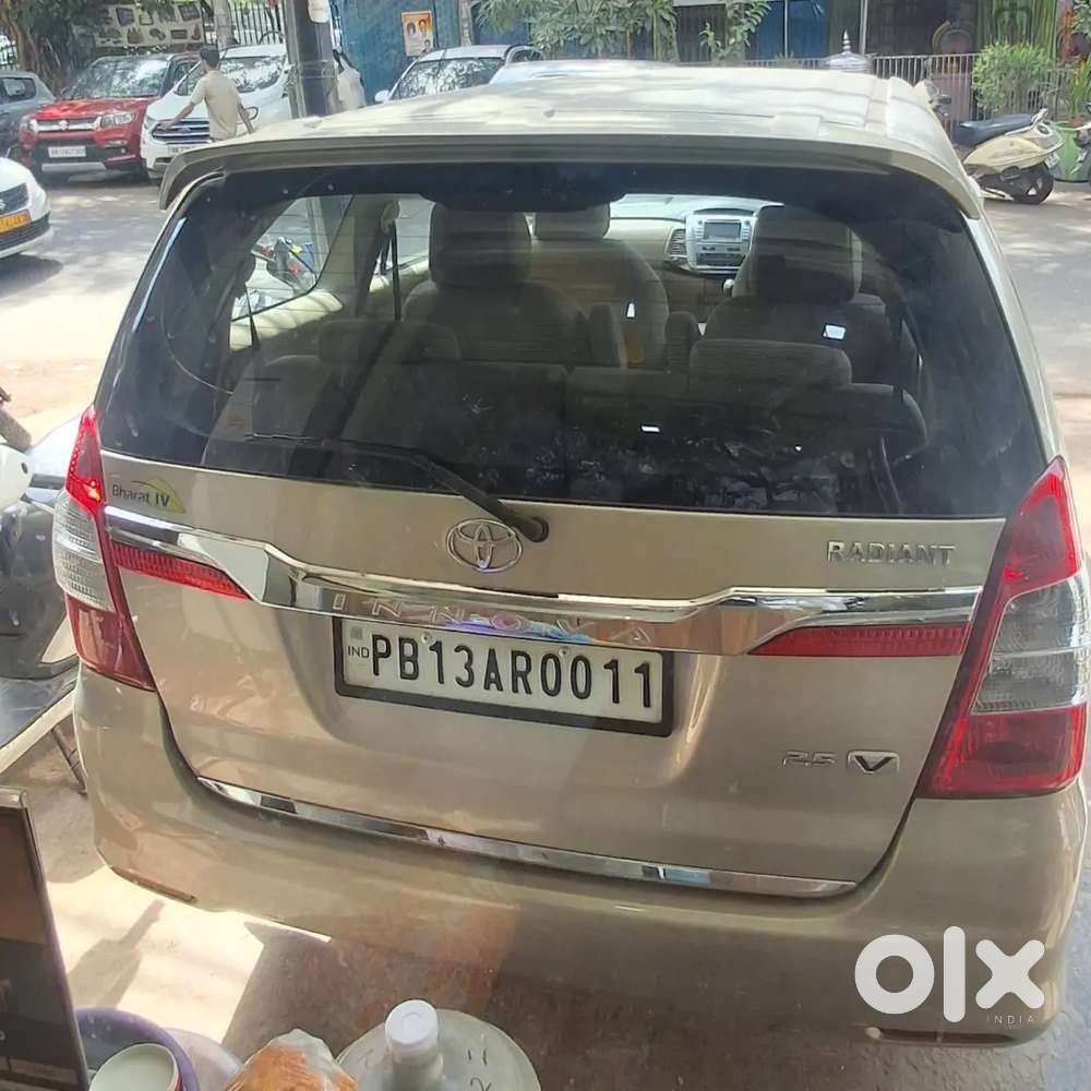 Toyota Innova (2.5 V) 2015-7-seater