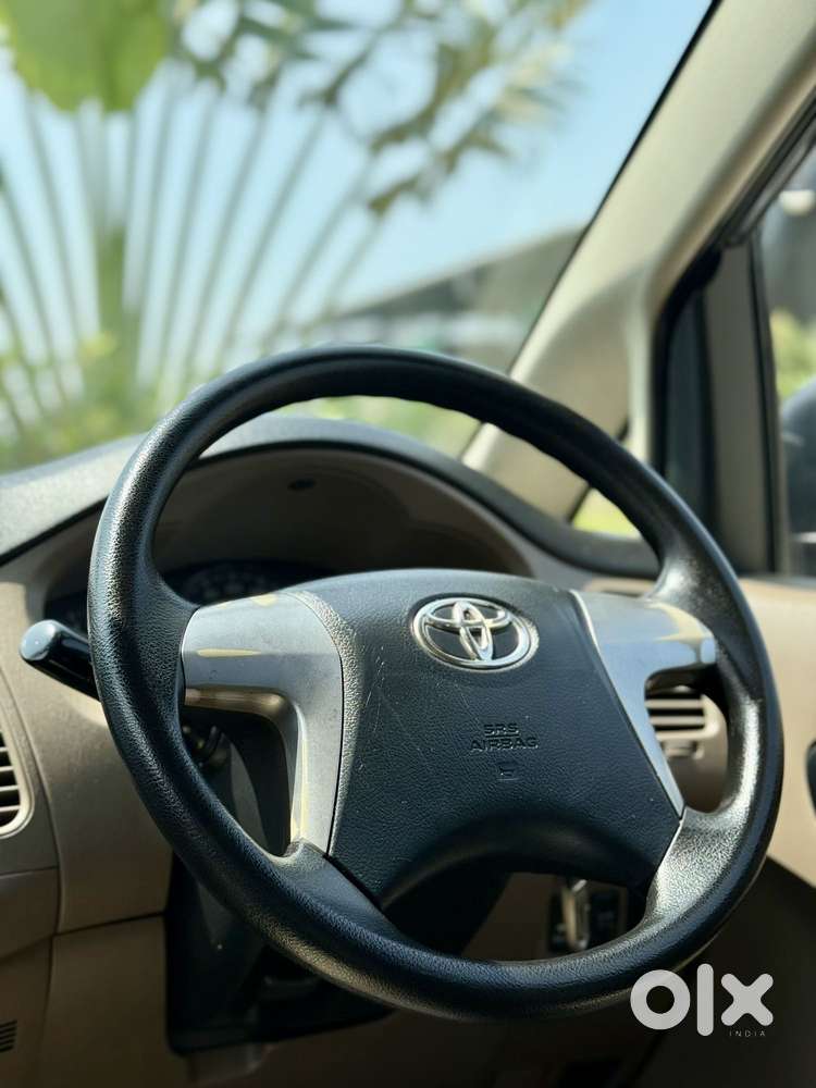 Toyota Innova 2.5 G (diesel) 8 Seater Bs Iv, 2016, Diesel