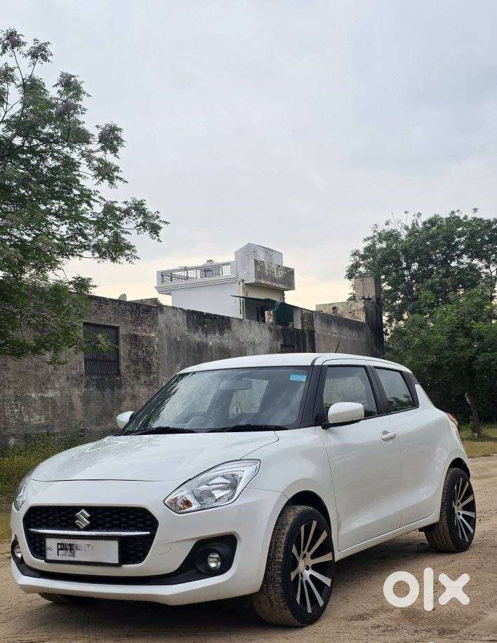 Maruti Suzuki Swift 1.3 Zxi, 2023, Petrol