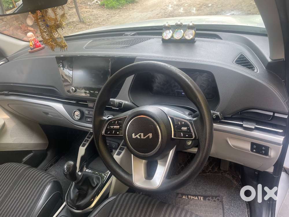 Kia Carens 2023 Petrol Well Maintained