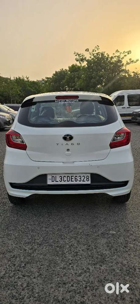 Tata Tiago 2026 April Petrol 1900 Km Driven,1 Month Old