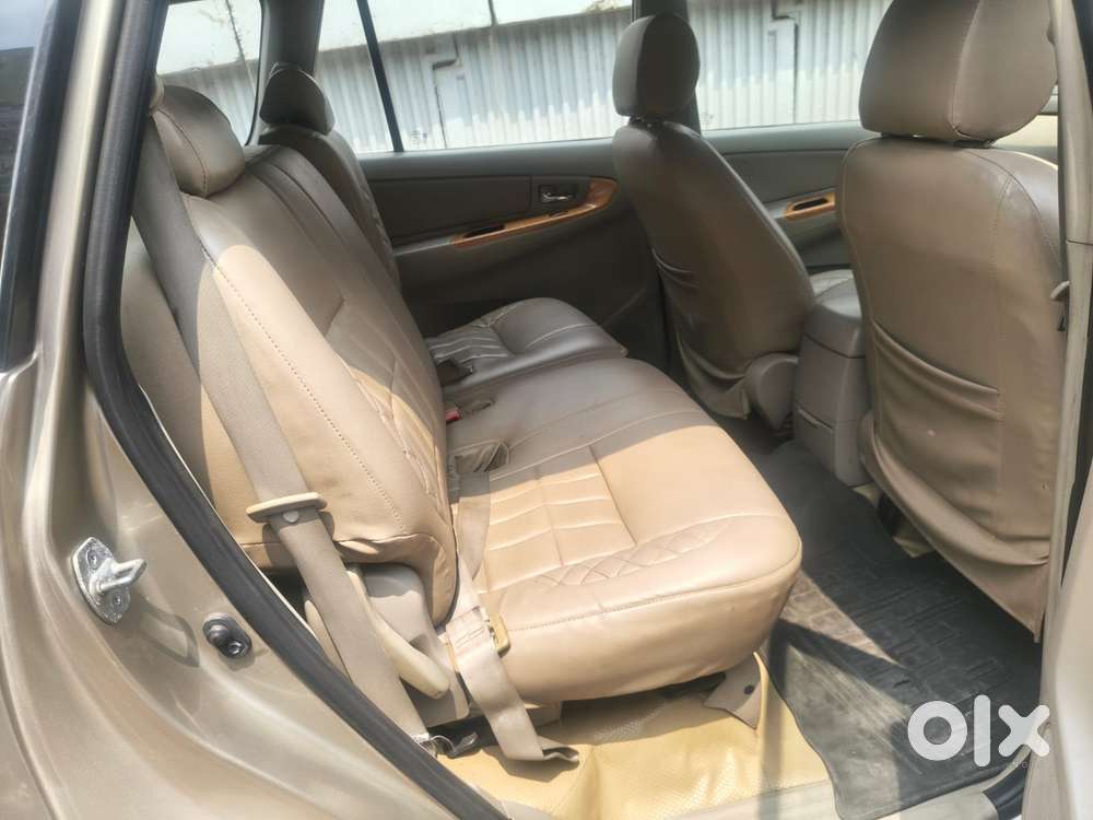 Toyota Innova 2004-2011 2.5 V Diesel 8-seater, 2010, Diesel