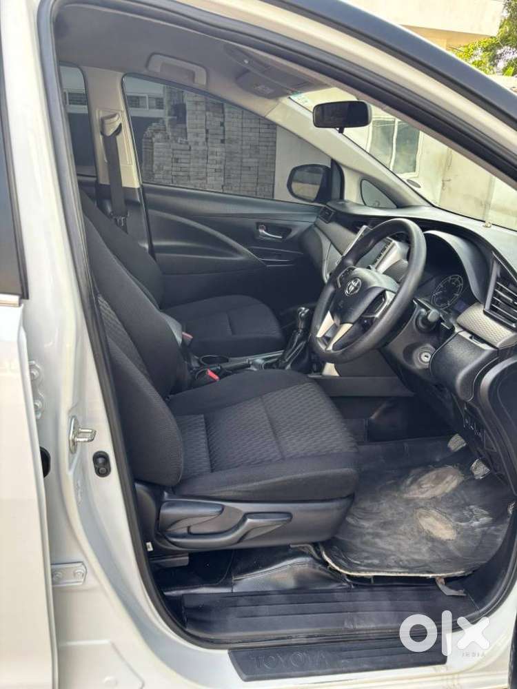 Toyota Innova Crysta 2.4 G Mt 8s, 2023, Diesel