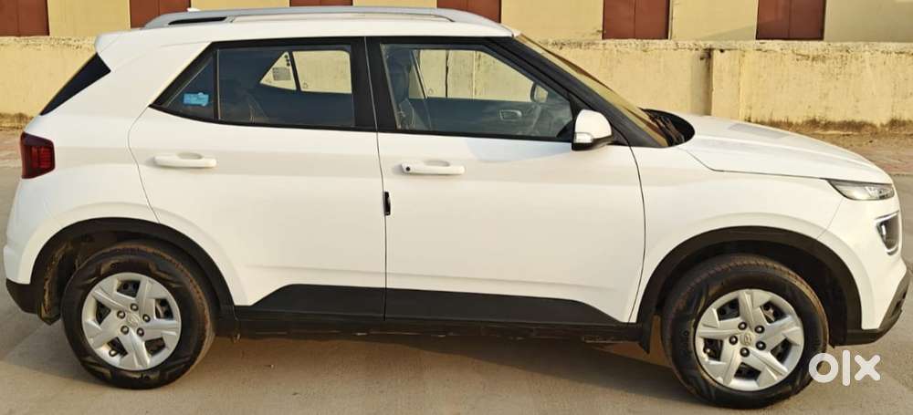 Hyundai Venue 1.2 S Plus, 2022, Cng & Hybrids