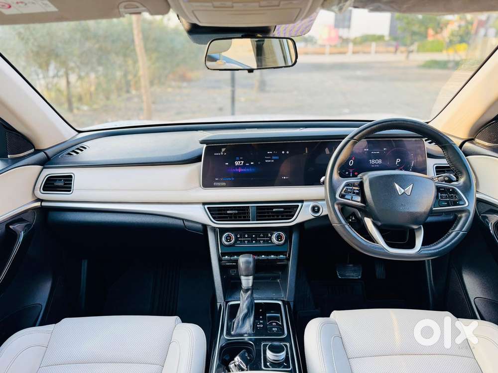 Mahindra Xuv700 Ax7 Luxury Pack Awd, 2022, Diesel