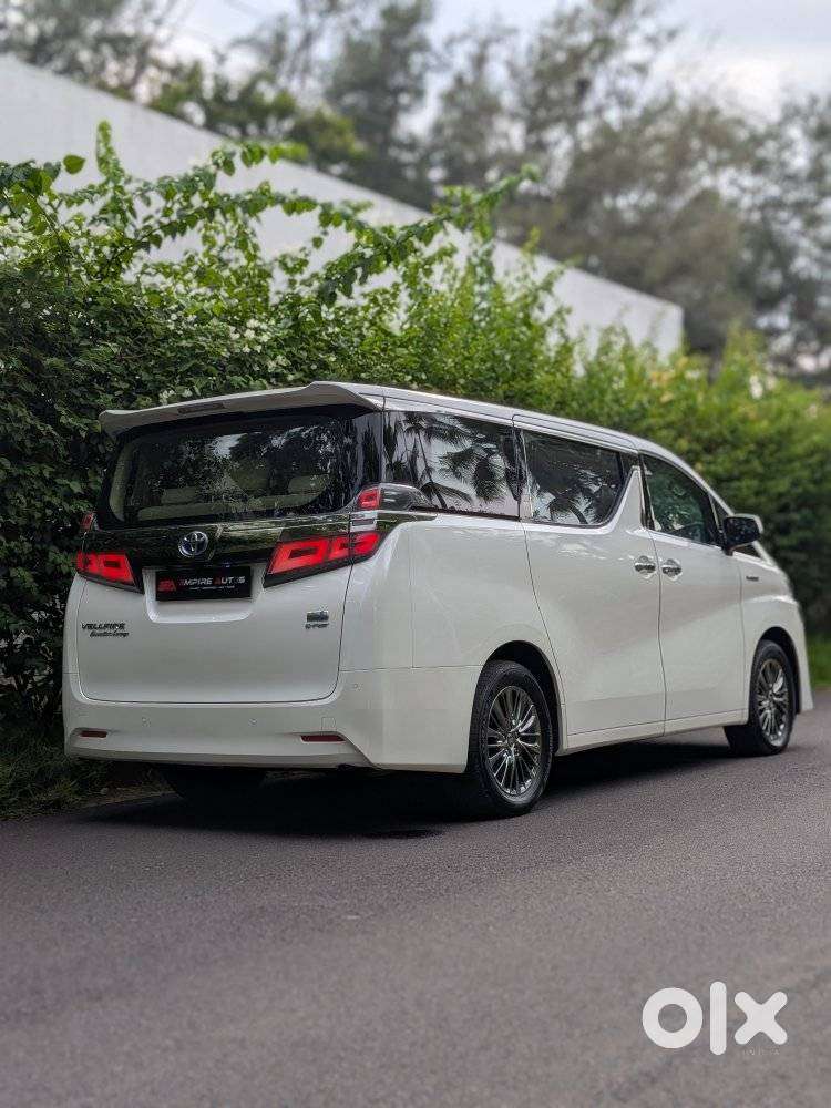 Toyota Vellfire 2.5 Executive Lounge, 2023, Petrol
