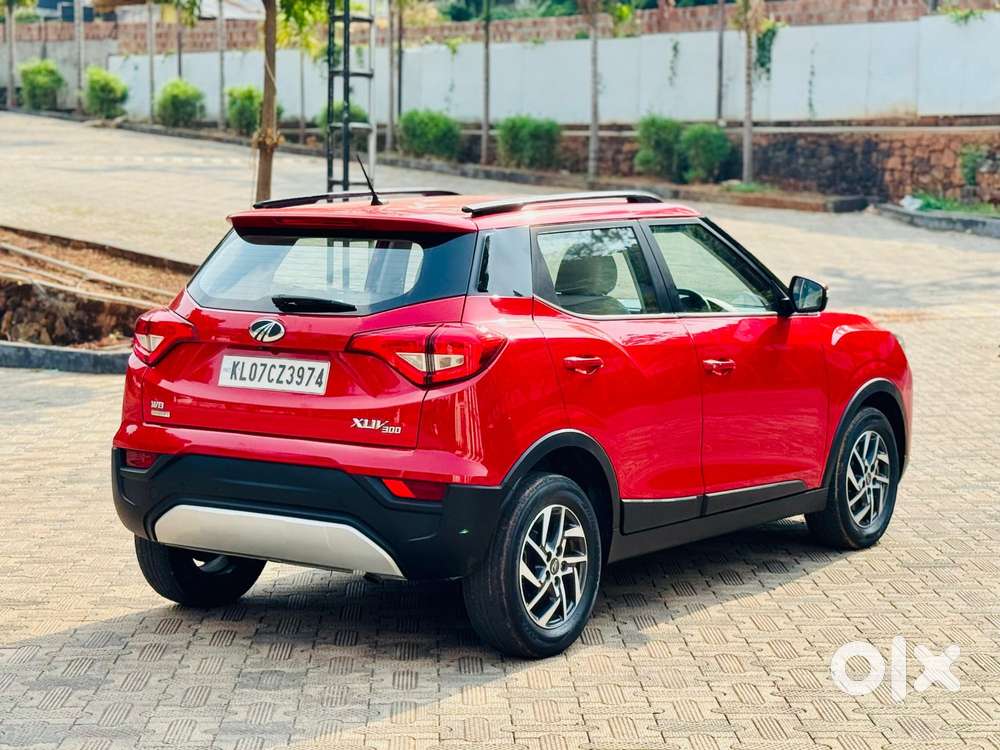 Mahindra Xuv300 1.2 W8 (o) Amt Petrol, 2022, Petrol