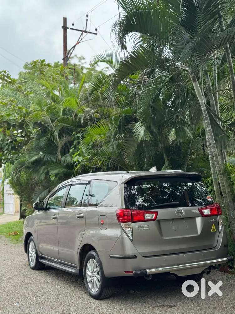 Toyota Innova Crysta 2.8gx At 8 Str
