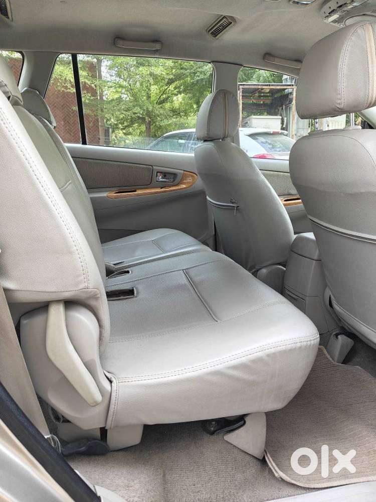 Toyota Innova 2.5 Vx 8 Str Bs-iii, 2010, Diesel