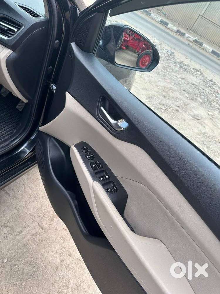 Hyundai Verna, 2023, Petrol
