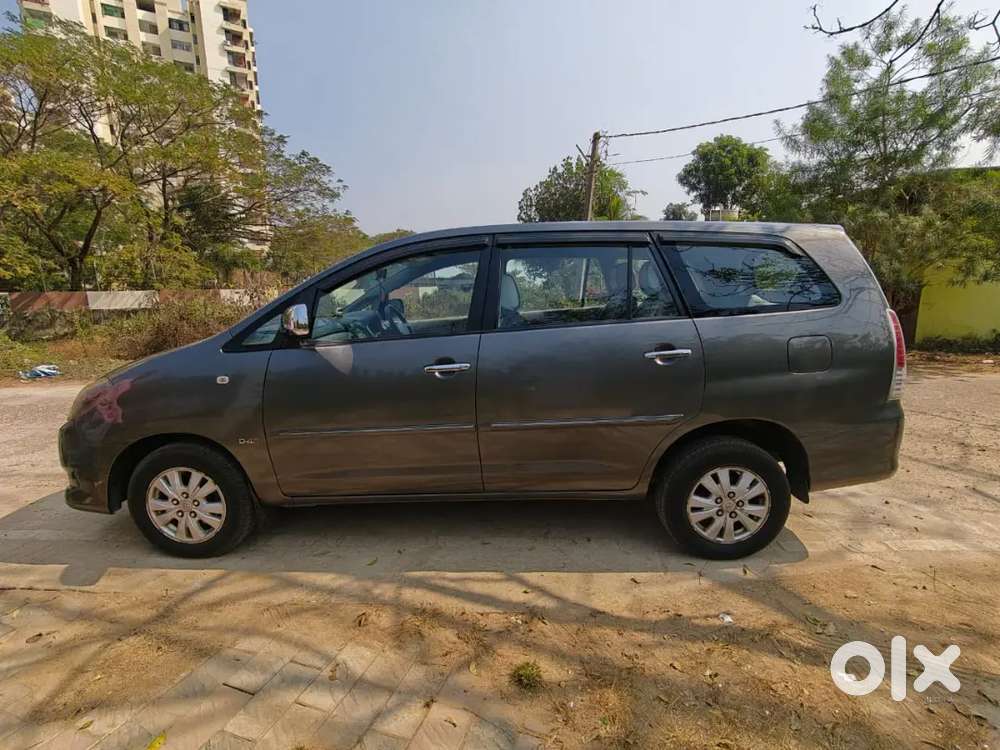 Toyota Innova 2011 Diesel 95000 Km Driven