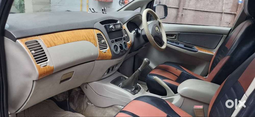 2011 Toyota Innova 2.5g 8str Diesel Manual