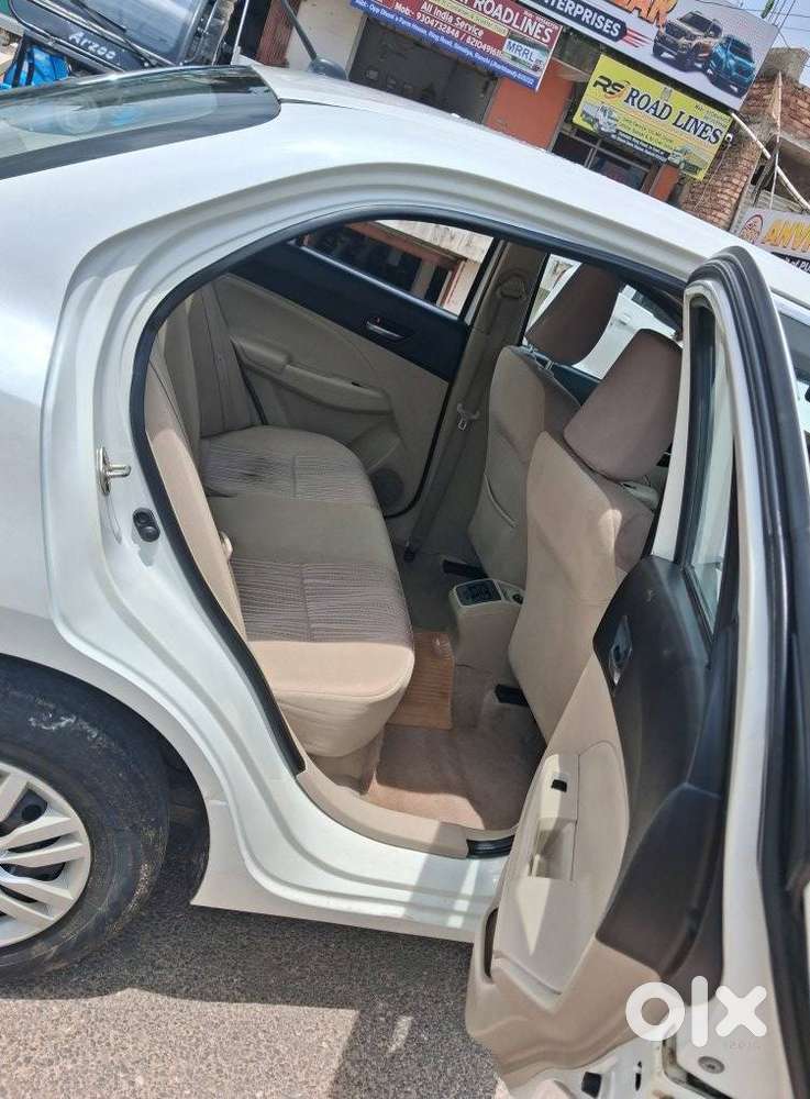 Maruti Suzuki Dzire 1.2 Vxi, 2023, Petrol
