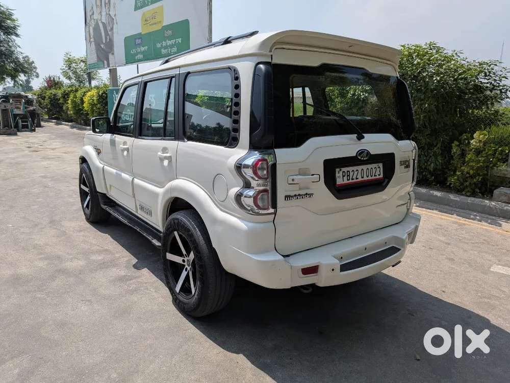 Mahindra Scorpio S10. Hybrid 2017