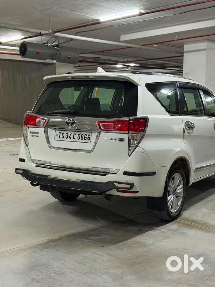 Toyota Innova Crysta Z &ndash; Top-end