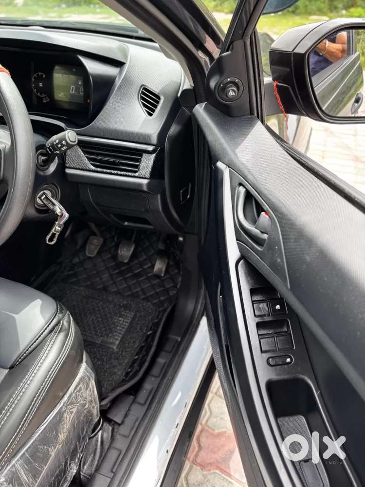Tata Nexon, 2025, Petrol
