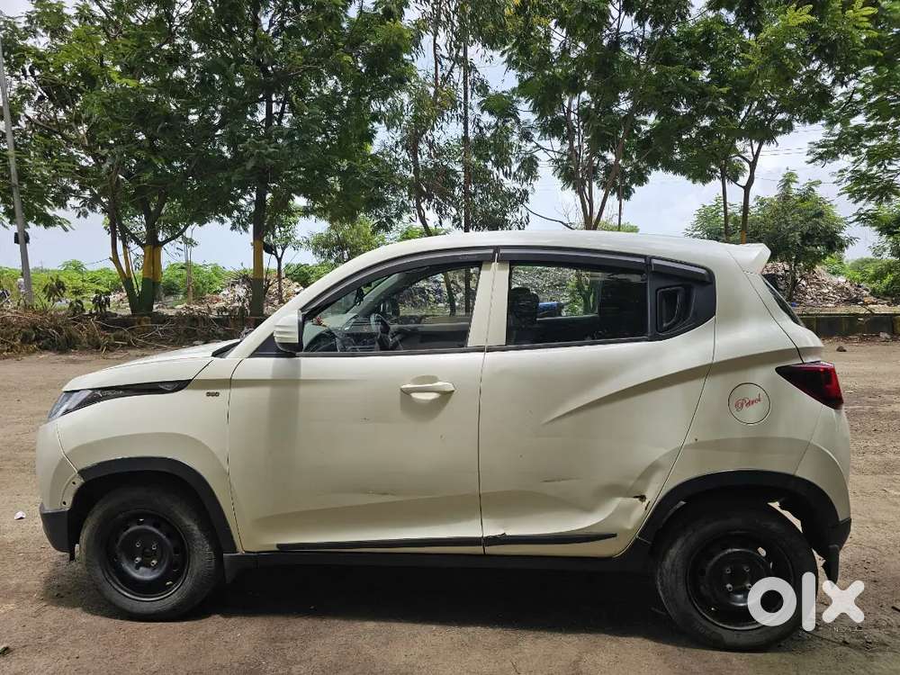 Mahindra Kuv 100