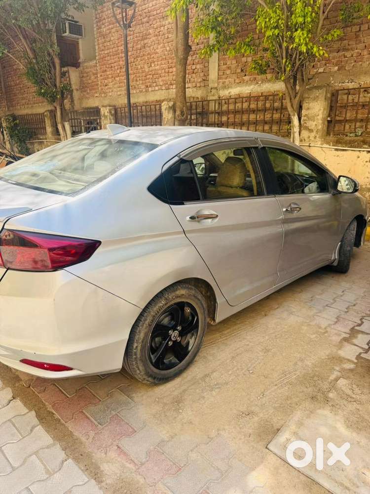 Honda City Diesel Top Model With Sunroof Black Alloy Very Less Driven