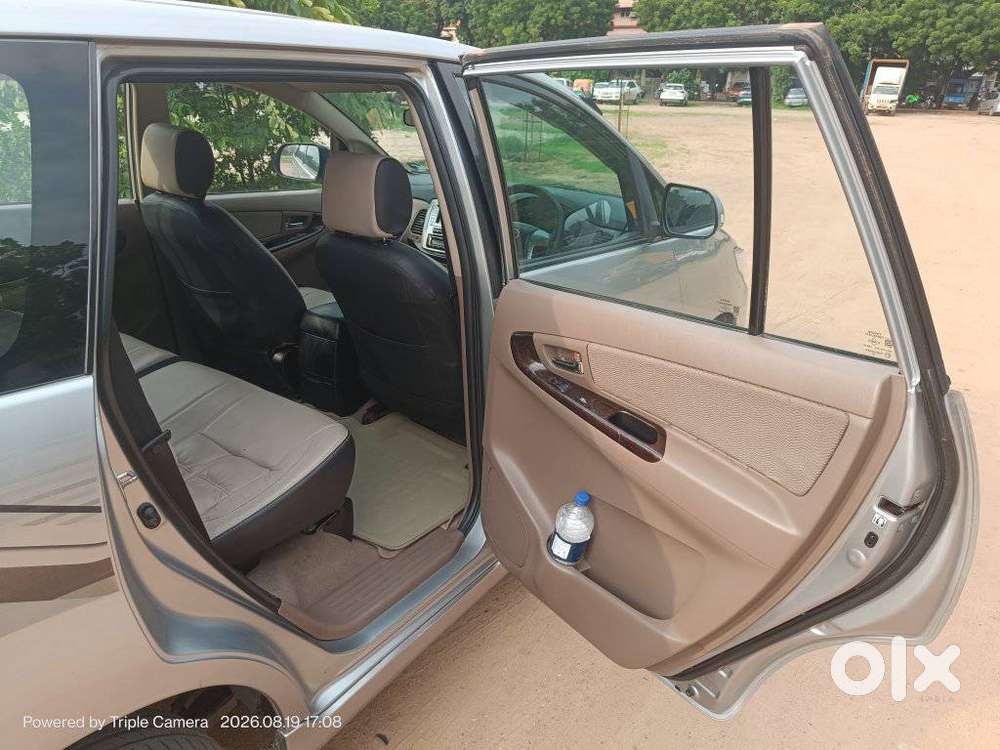 Toyota Innova 2.5 Vx 8 Str Bs-iii, 2015, Diesel
