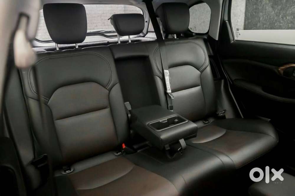 Maruti Suzuki Grand Vitara 1.5 Alpha Plus Intelligent Hybrid Ecvt, 2..