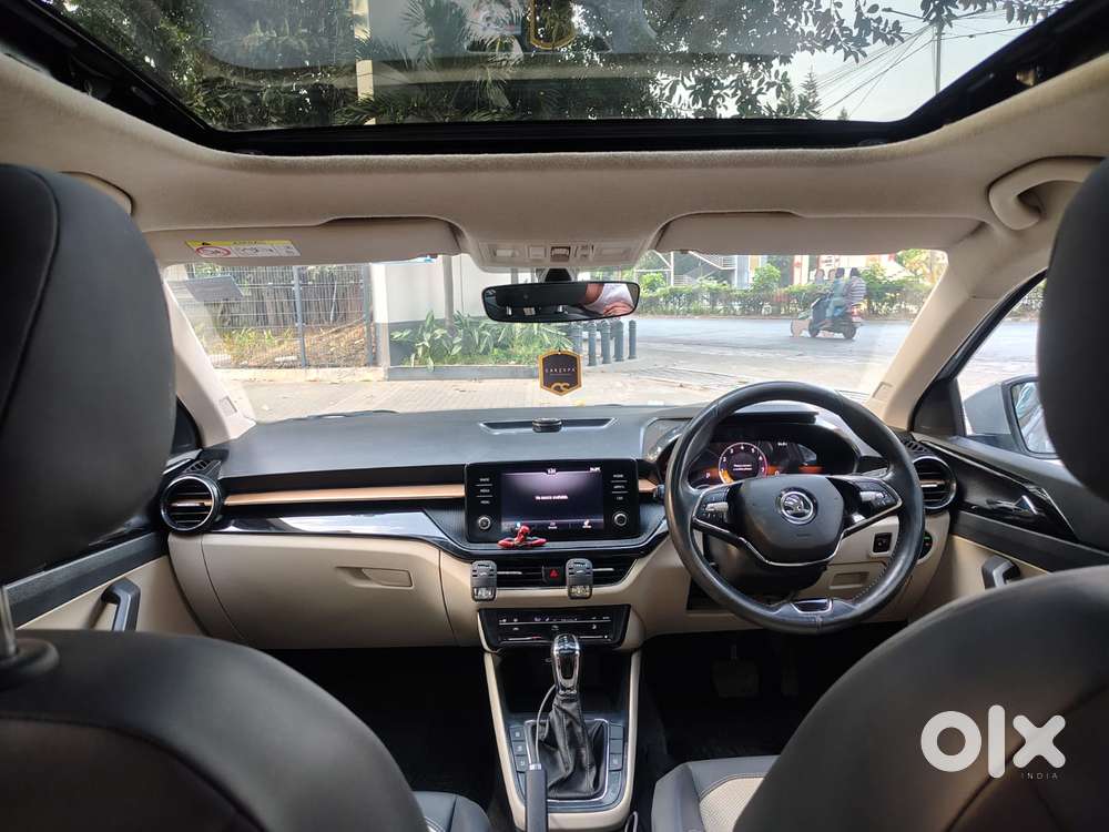 Skoda Slavia 1.0 Tsi Style At, 2023, Petrol