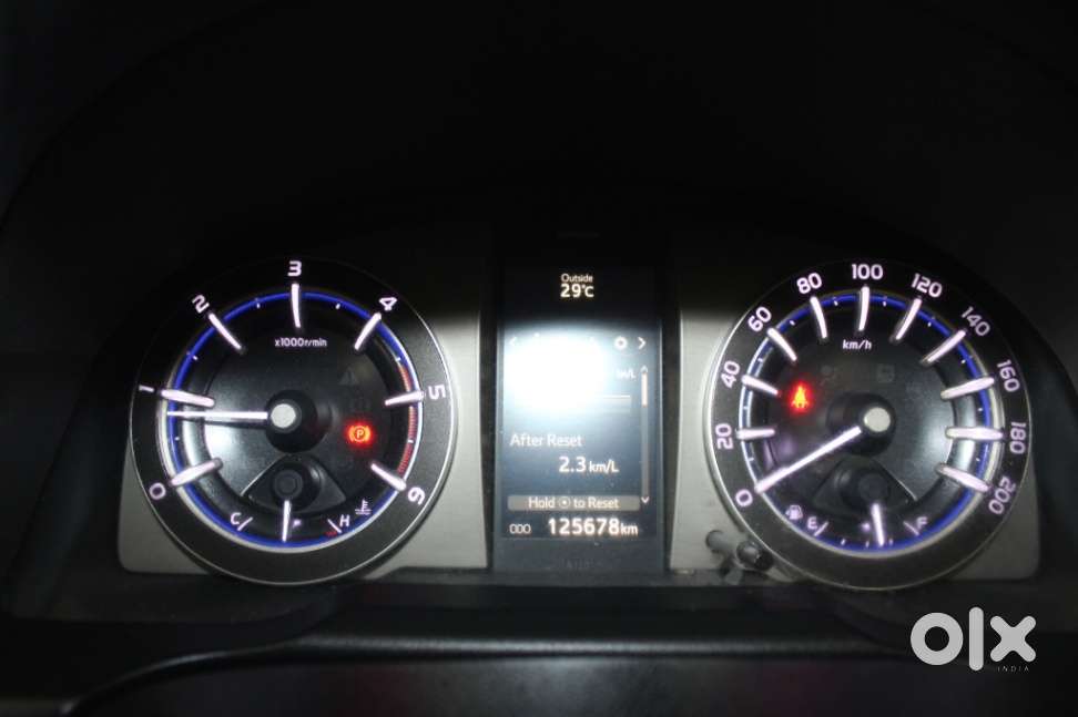 Toyota Innova Crysta 2.4 V, 2016, Diesel