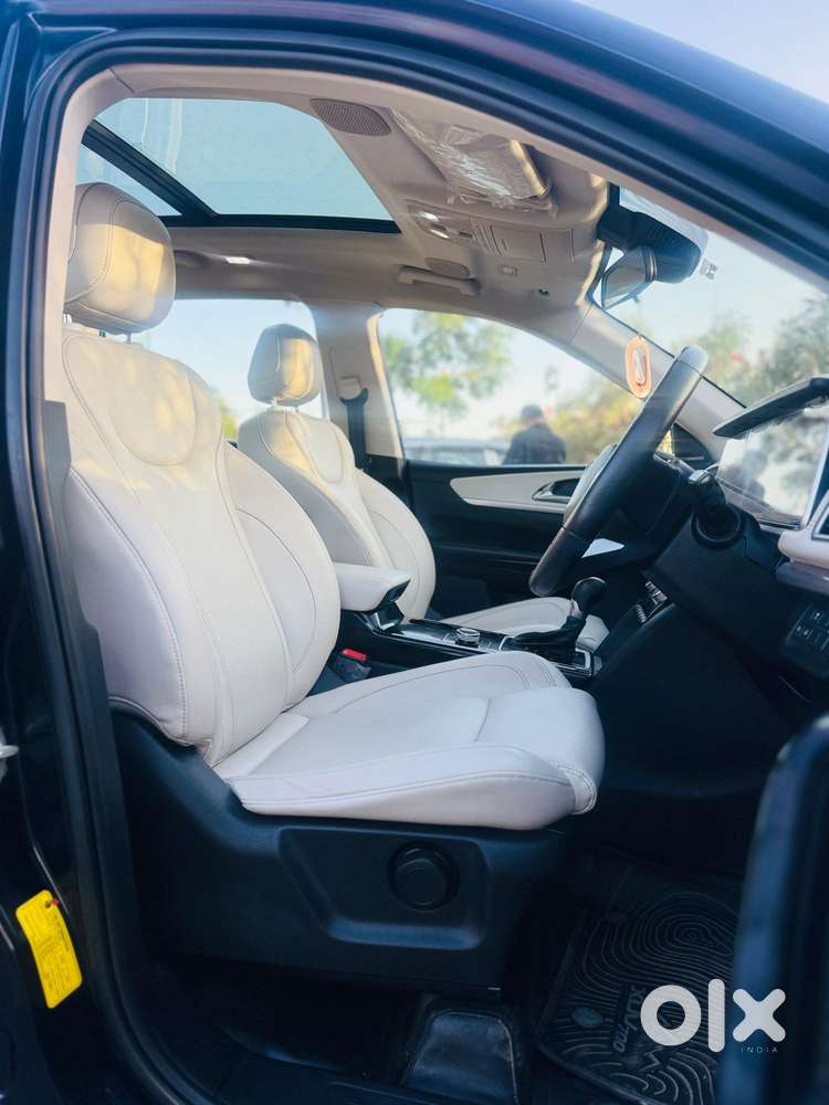 Mahindra Xuv700 2.2 Ax 7 Diesel At Luxury Pack Str Awd, 2022, Diesel