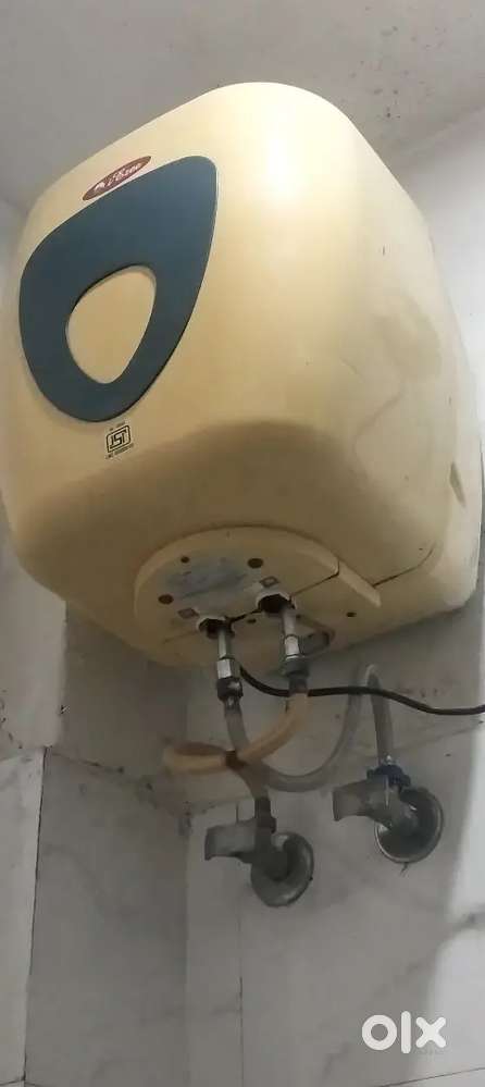 Electric geyser