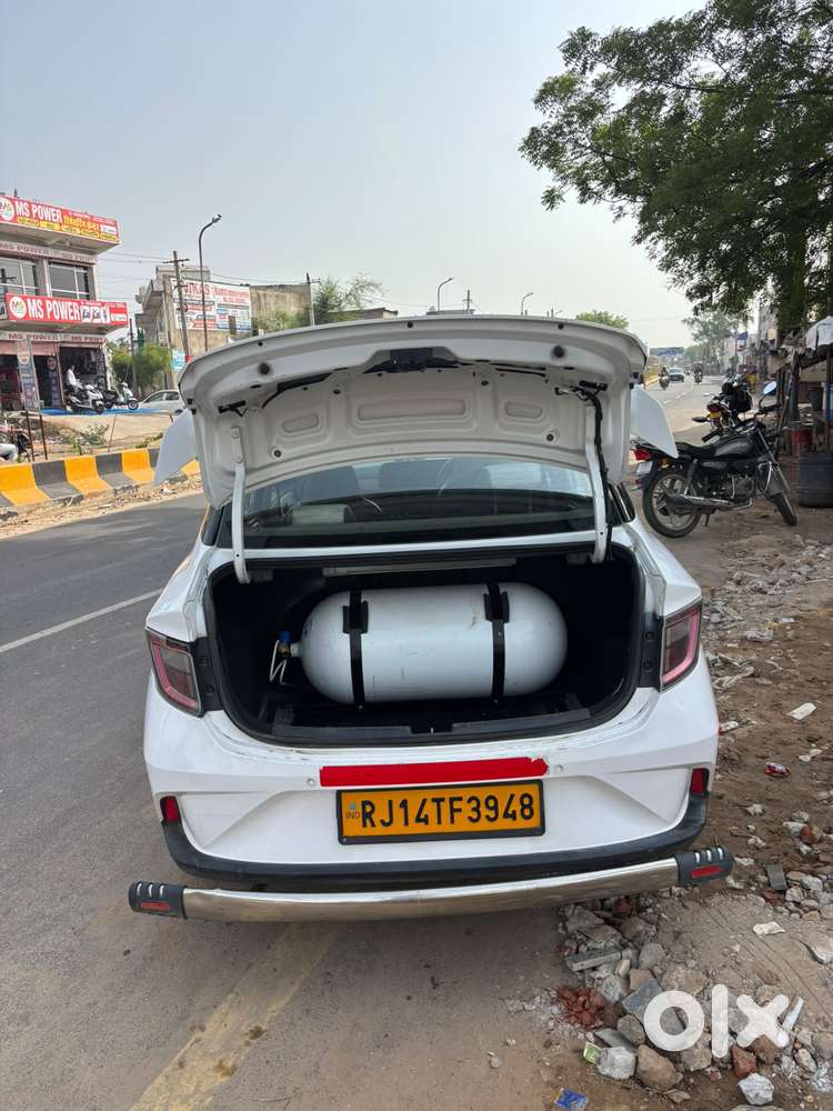 Hyundai Aura S Crdi Manual, 2023, Cng & Hybrids