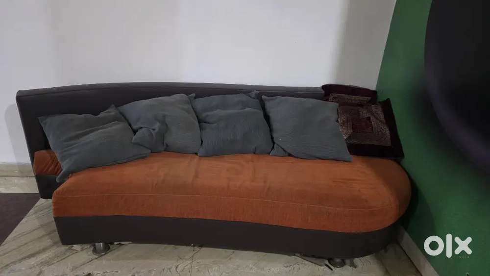 3+2+1 seater premium sofa on sell along with cushions