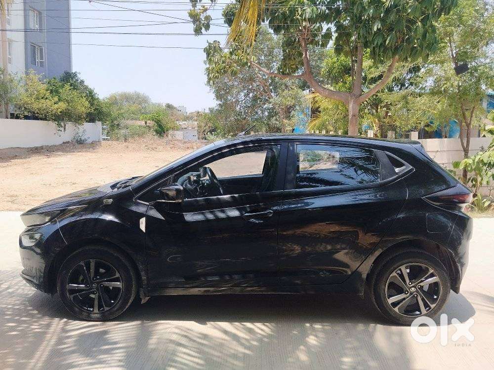 Tata Altroz 1.2 Xza Plus Dark Edition Dct, 2022, Petrol
