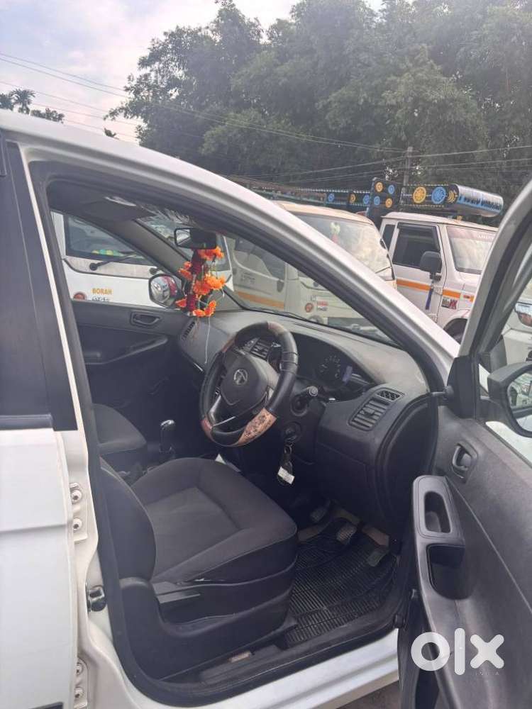 Tata Bolt Revotron Xe, 2017, Petrol