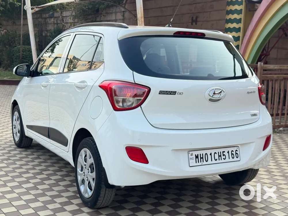 Hyundai I10 Sportz 2016 Petrol First Owner