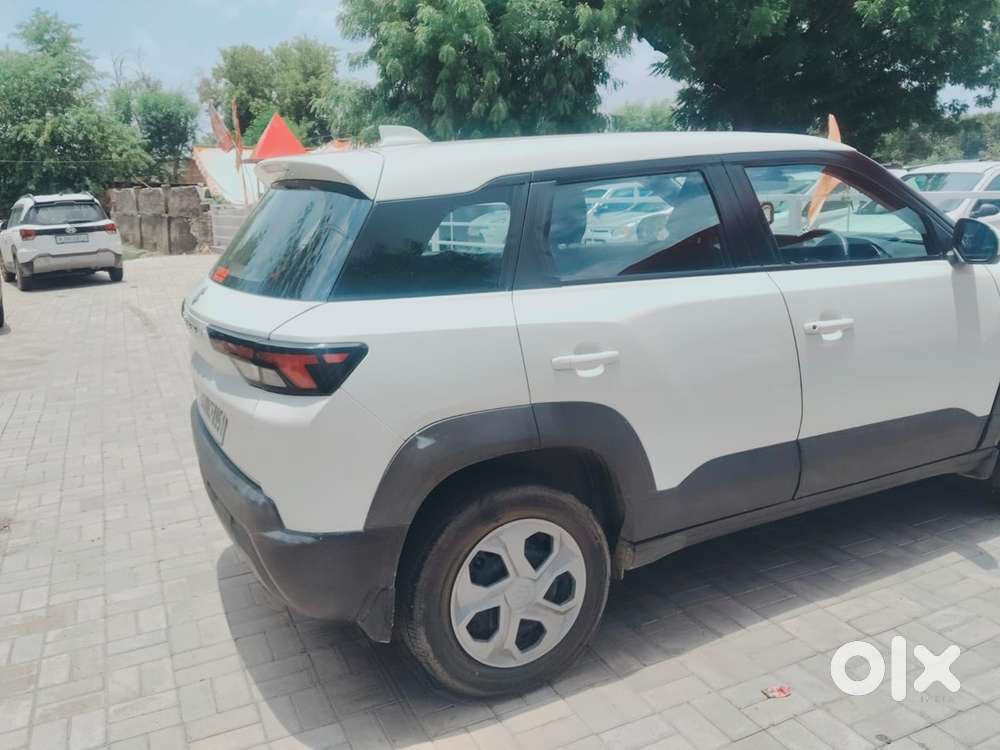 Maruti Suzuki Brezza Vxi 2024