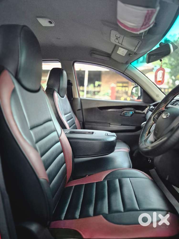 Mahindra Kuv 100 K8 5str, 2018, Petrol