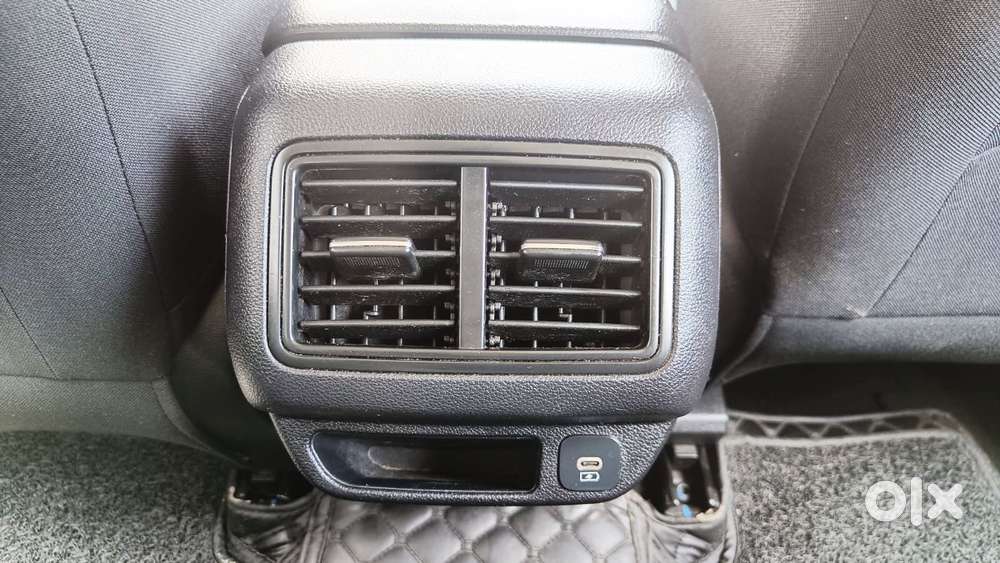 Mahindra Xuv700 2.0 Ax 5 Petrol At Str, 2022, Petrol